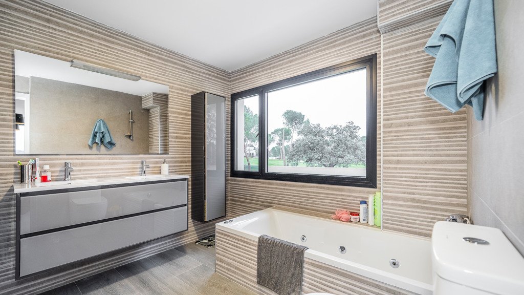 Huvila Madrid, Espanja 5 makuuhuonetta, 600 m2 No. 88692