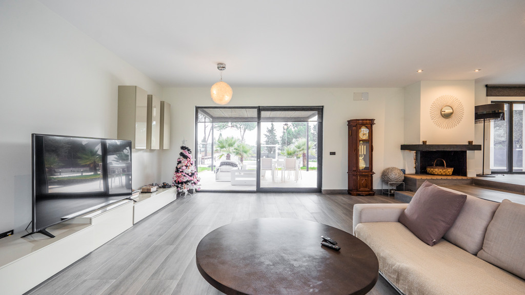 Huvila Madrid, Espanja 5 makuuhuonetta, 600 m2 No. 88692