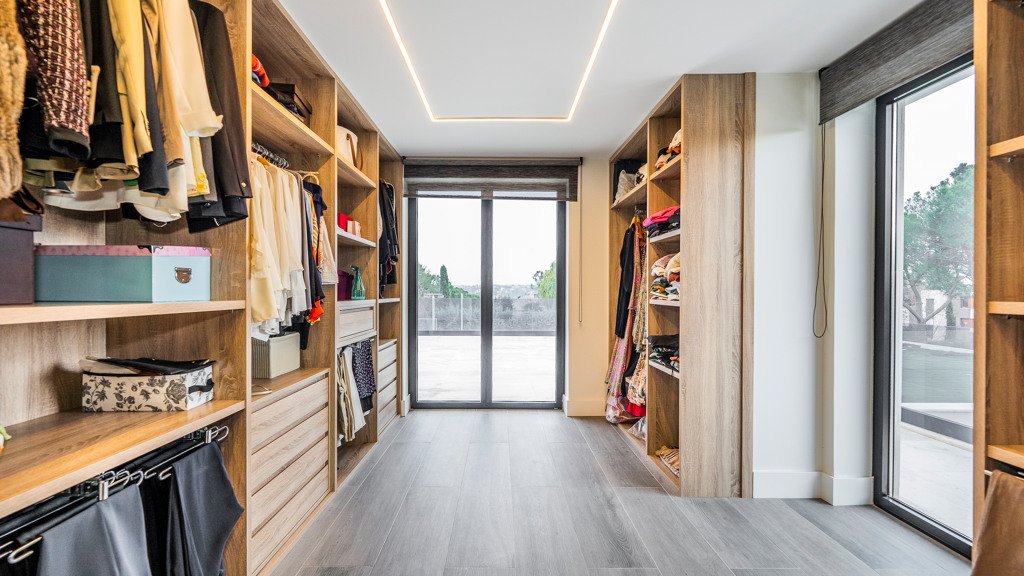 Huvila Madrid, Espanja 5 makuuhuonetta, 600 m2 No. 88692