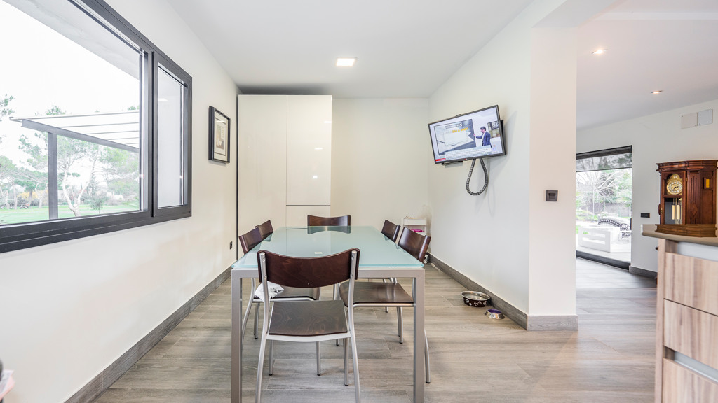 Huvila Madrid, Espanja 5 makuuhuonetta, 600 m2 No. 88692