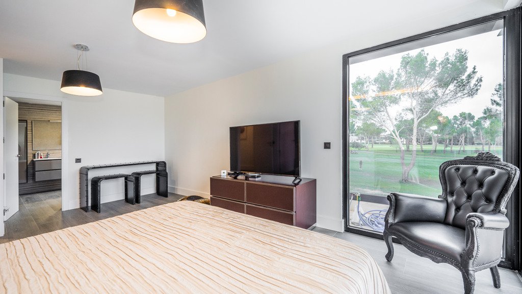 Huvila Madrid, Espanja 5 makuuhuonetta, 600 m2 No. 88692