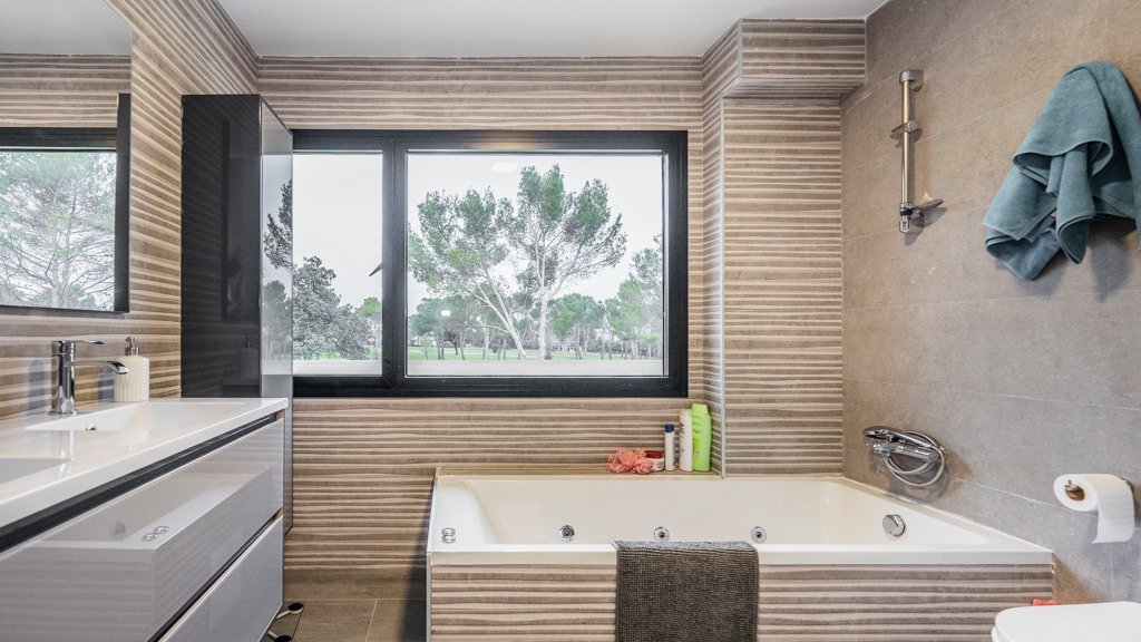 Huvila Madrid, Espanja 5 makuuhuonetta, 600 m2 No. 88692