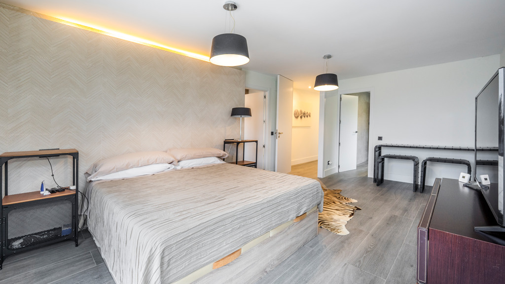 Huvila Madrid, Espanja 5 makuuhuonetta, 600 m2 No. 88692