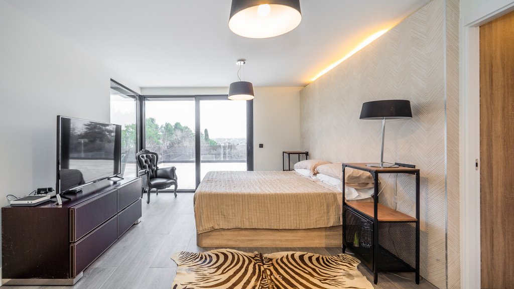 Huvila Madrid, Espanja 5 makuuhuonetta, 600 m2 No. 88692