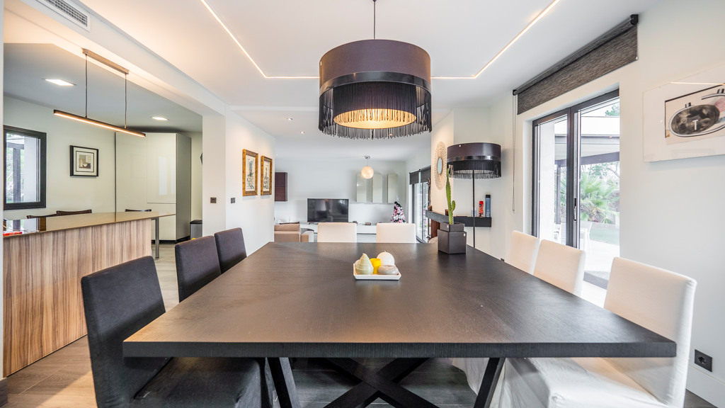 Huvila Madrid, Espanja 5 makuuhuonetta, 600 m2 No. 88692