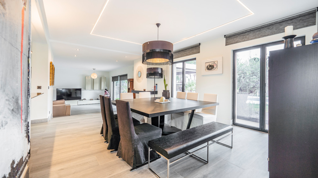 Huvila Madrid, Espanja 5 makuuhuonetta, 600 m2 No. 88692