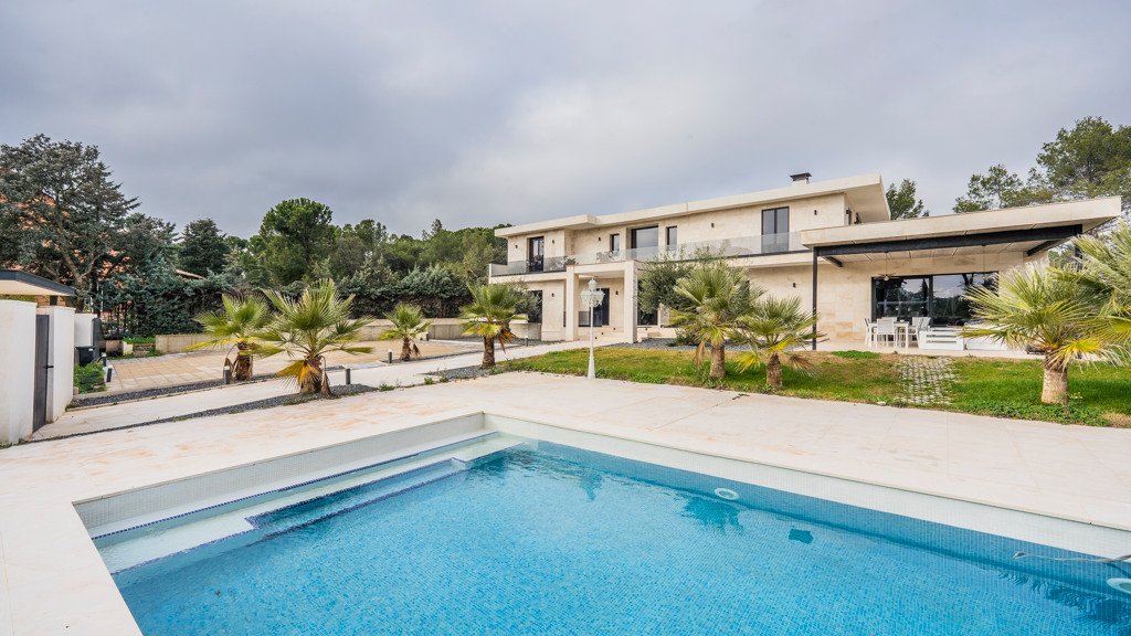 Huvila Madrid, Espanja 5 makuuhuonetta, 600 m2 No. 88692