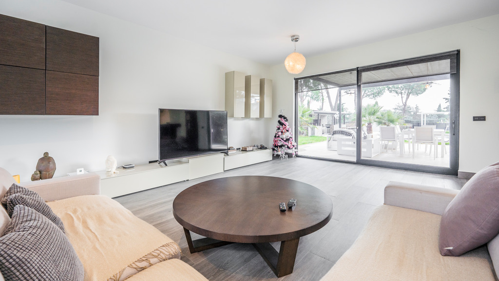 Huvila Madrid, Espanja 5 makuuhuonetta, 600 m2 No. 88692