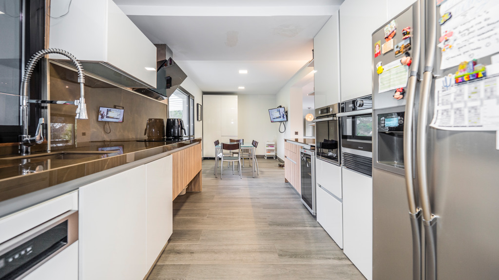 Huvila Madrid, Espanja 5 makuuhuonetta, 600 m2 No. 88692