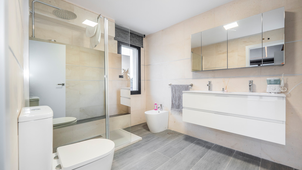 Huvila Madrid, Espanja 5 makuuhuonetta, 600 m2 No. 88692