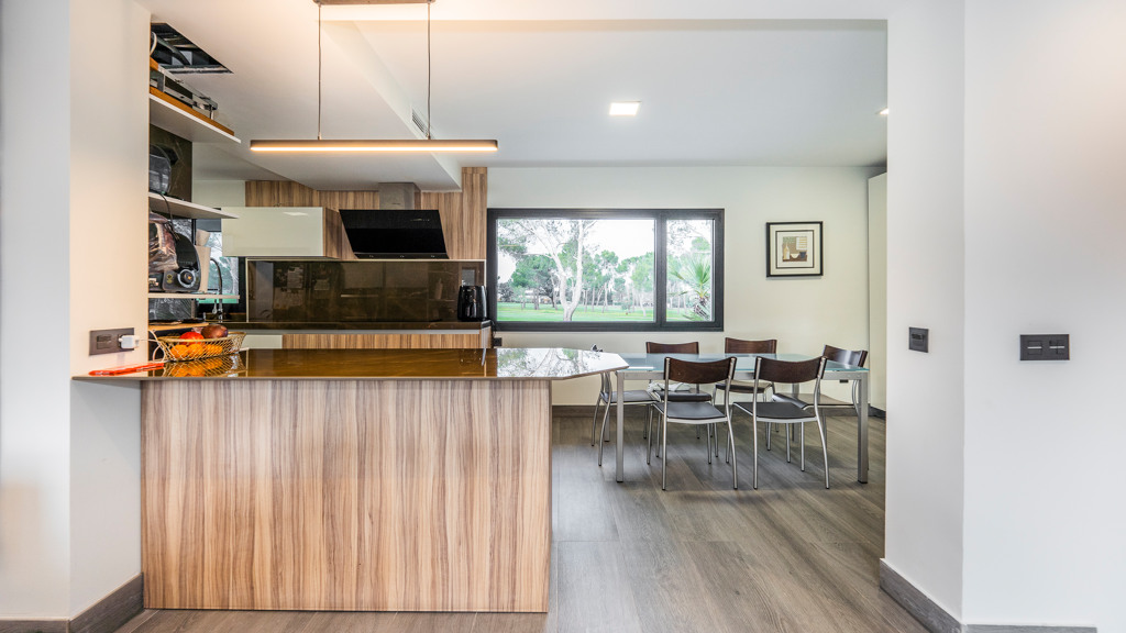 Huvila Madrid, Espanja 5 makuuhuonetta, 600 m2 No. 88692