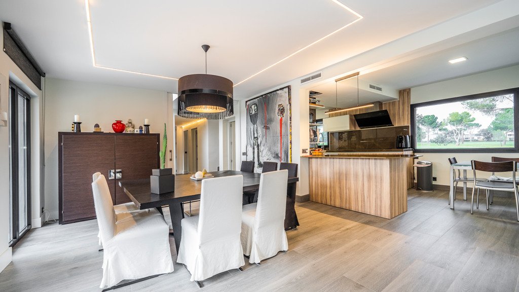 Huvila Madrid, Espanja 5 makuuhuonetta, 600 m2 No. 88692