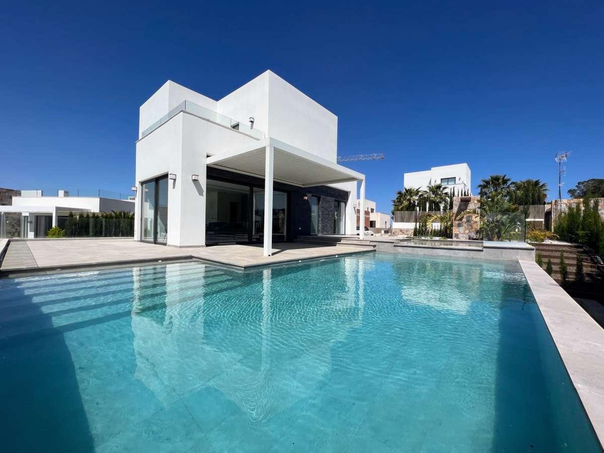 Villa a Orihuela, Alicante, Spagna 3 camere da letto, 130 mq. N° 113108