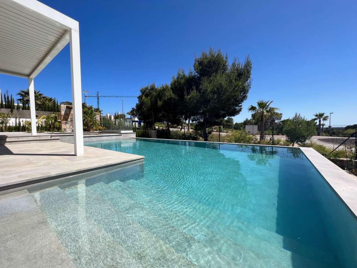 Villa a Orihuela, Alicante, Spagna 3 camere da letto, 130 mq. N° 113108