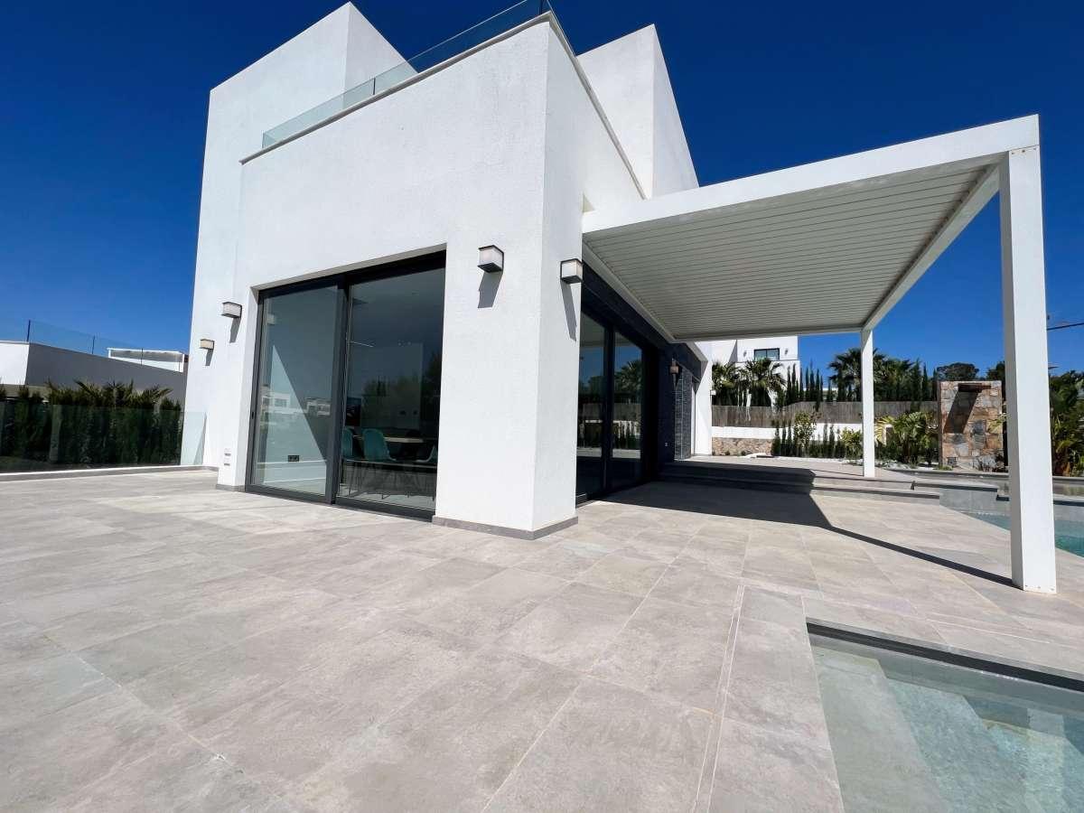 Villa a Orihuela, Alicante, Spagna 3 camere da letto, 130 mq. N° 113108