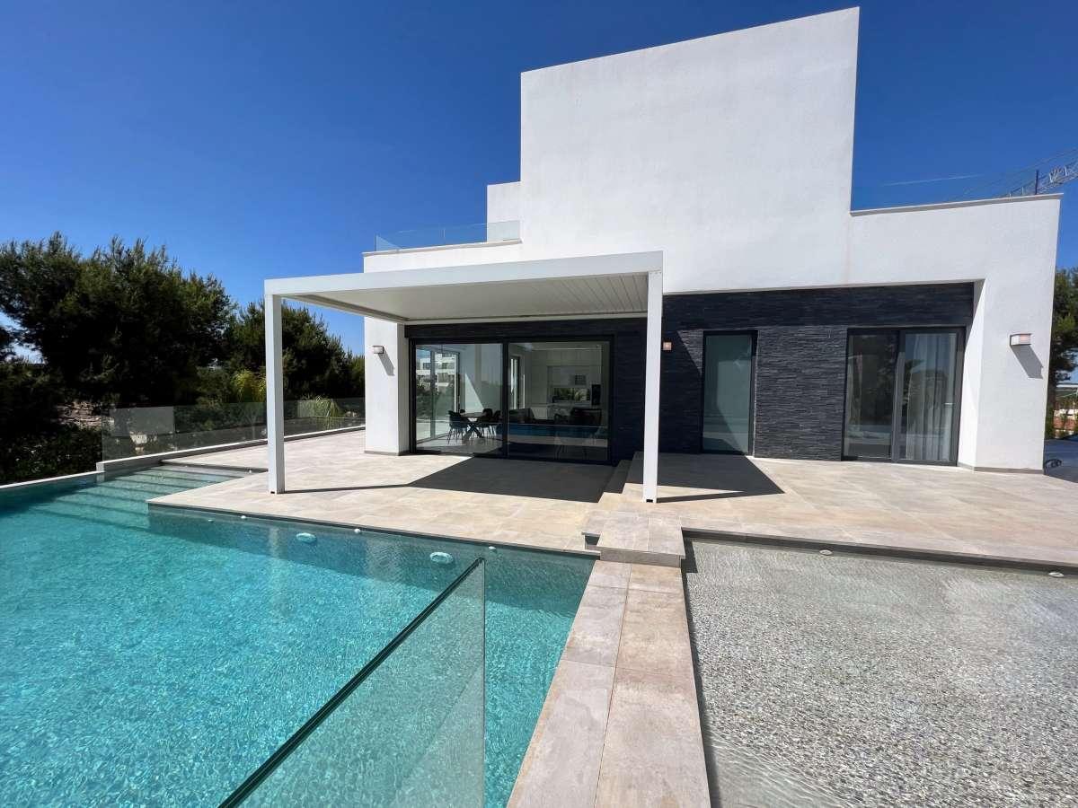 Villa a Orihuela, Alicante, Spagna 3 camere da letto, 130 mq. N° 113108