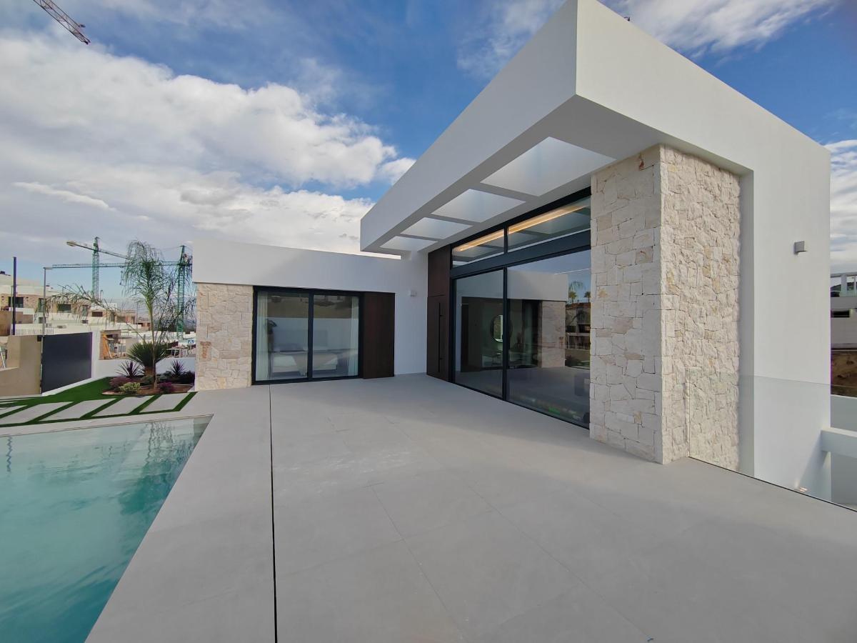 Villa a Ciudad Quesada, Alicante, Spagna 4 camere da letto, 275 mq. N° 100051