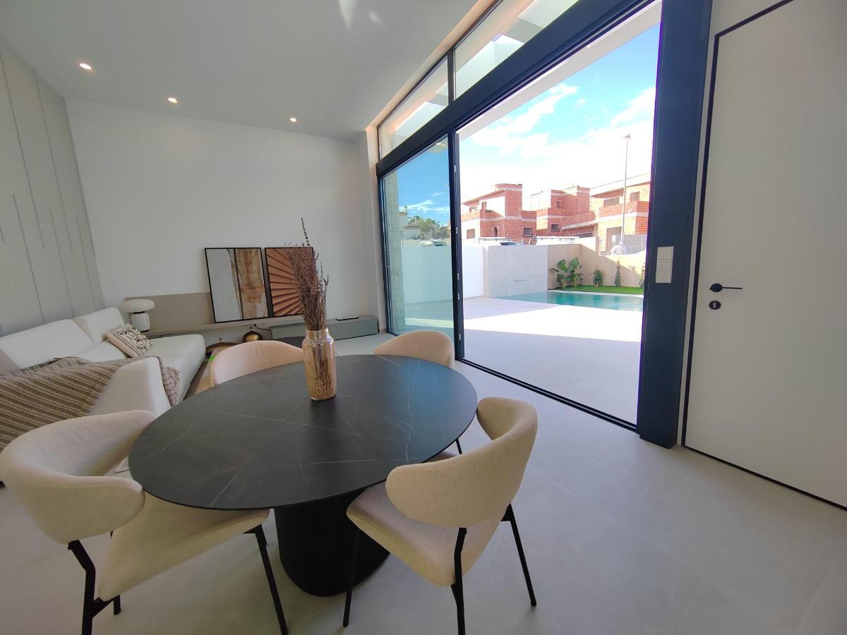 Villa a Ciudad Quesada, Alicante, Spagna 4 camere da letto, 275 mq. N° 100051