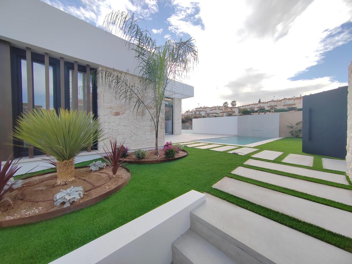 Villa a Ciudad Quesada, Alicante, Spagna 4 camere da letto, 275 mq. N° 100051