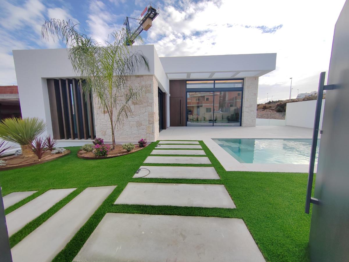 Villa a Ciudad Quesada, Alicante, Spagna 4 camere da letto, 275 mq. N° 100051