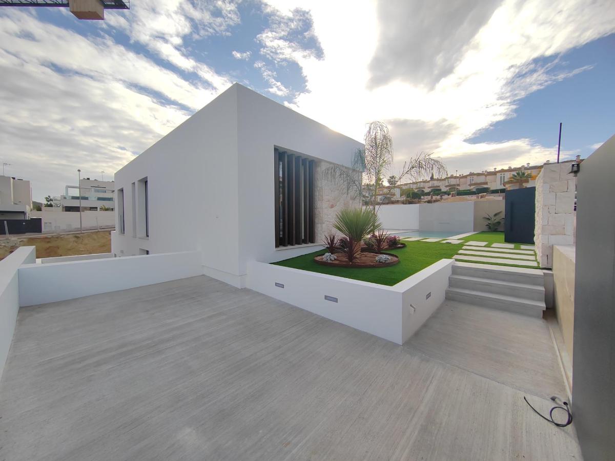 Villa a Ciudad Quesada, Alicante, Spagna 4 camere da letto, 275 mq. N° 100051