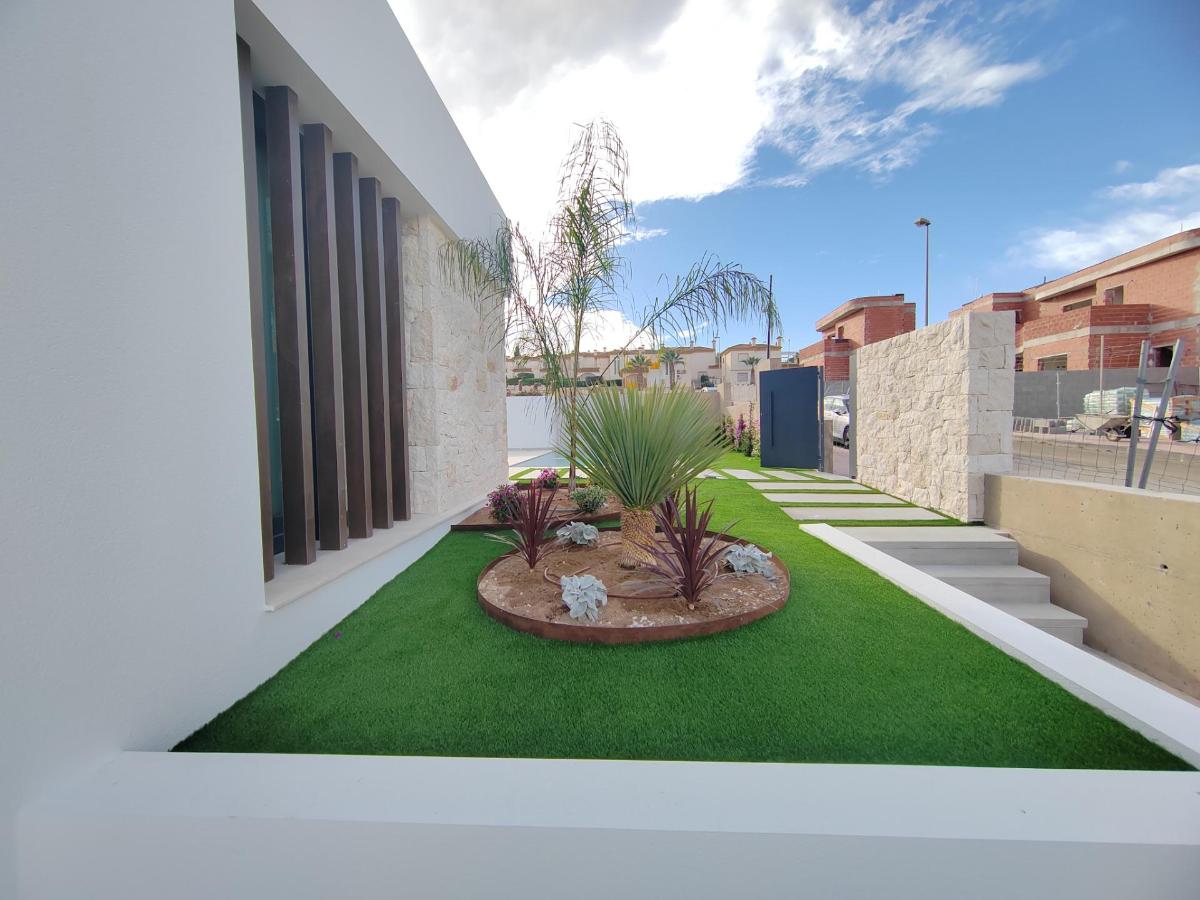Villa a Ciudad Quesada, Alicante, Spagna 4 camere da letto, 275 mq. N° 100051