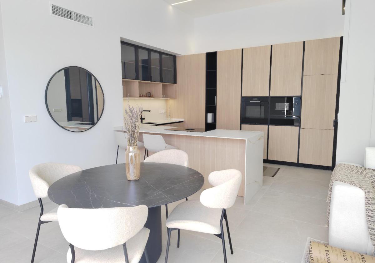 Villa a Ciudad Quesada, Alicante, Spagna 4 camere da letto, 275 mq. N° 100051