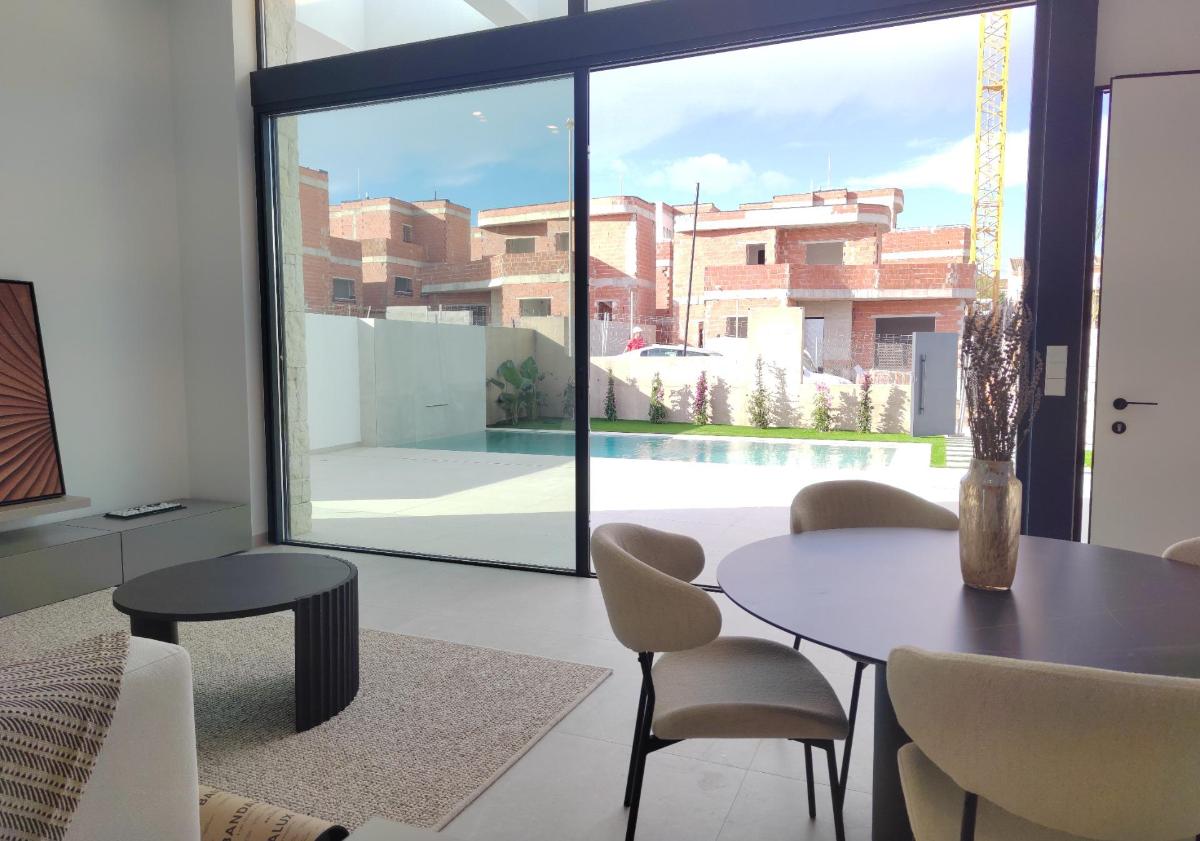Villa a Ciudad Quesada, Alicante, Spagna 4 camere da letto, 275 mq. N° 100051