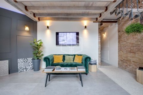 Commercial property in Barcelona, Spain 110 sq.m. No. 94441