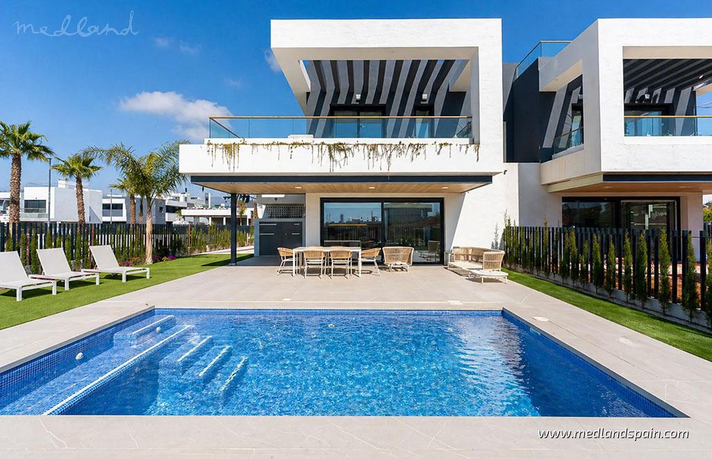 Villa à Torrevieja, Alicante, Espagne 3 chambres, 122 m2 No. 104989