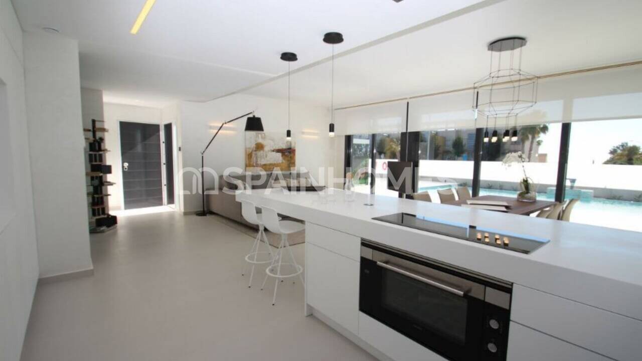 Huvila San Miguel de Salinas, Alicante, Espanja 3 makuuhuonetta, 144 m2 No. 48775