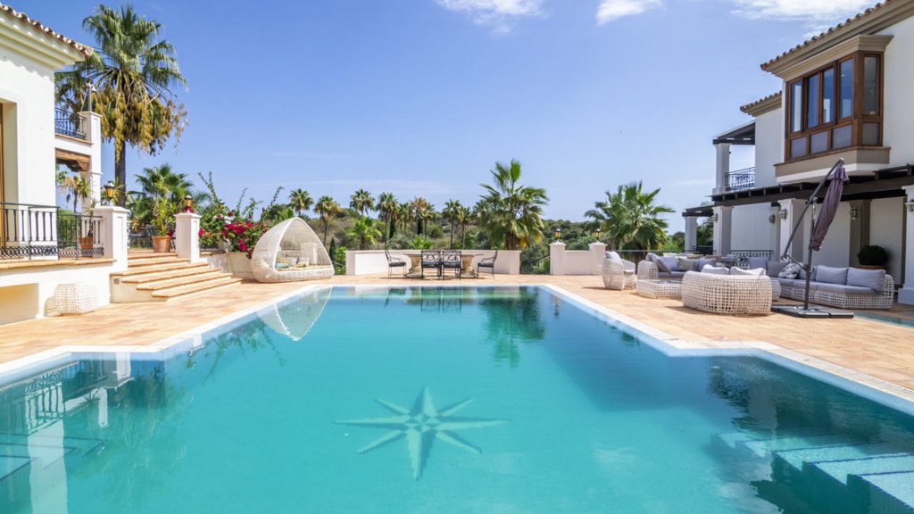 Villa en El Paraiso, Málaga, España 16 dormitorios, 890.28 m2 No. 62035