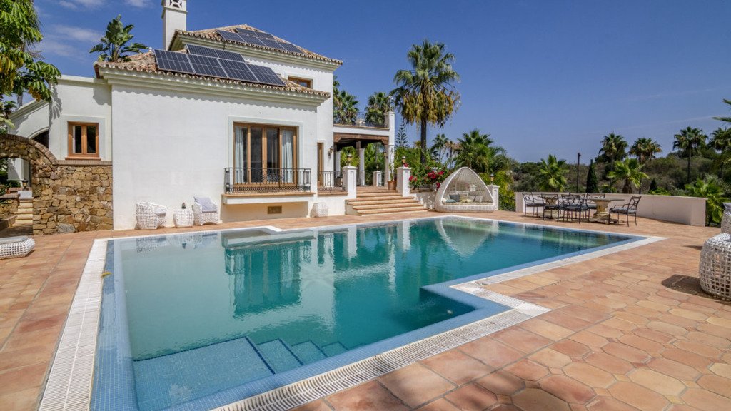 Villa en El Paraiso, Málaga, España 16 dormitorios, 890.28 m2 No. 62035