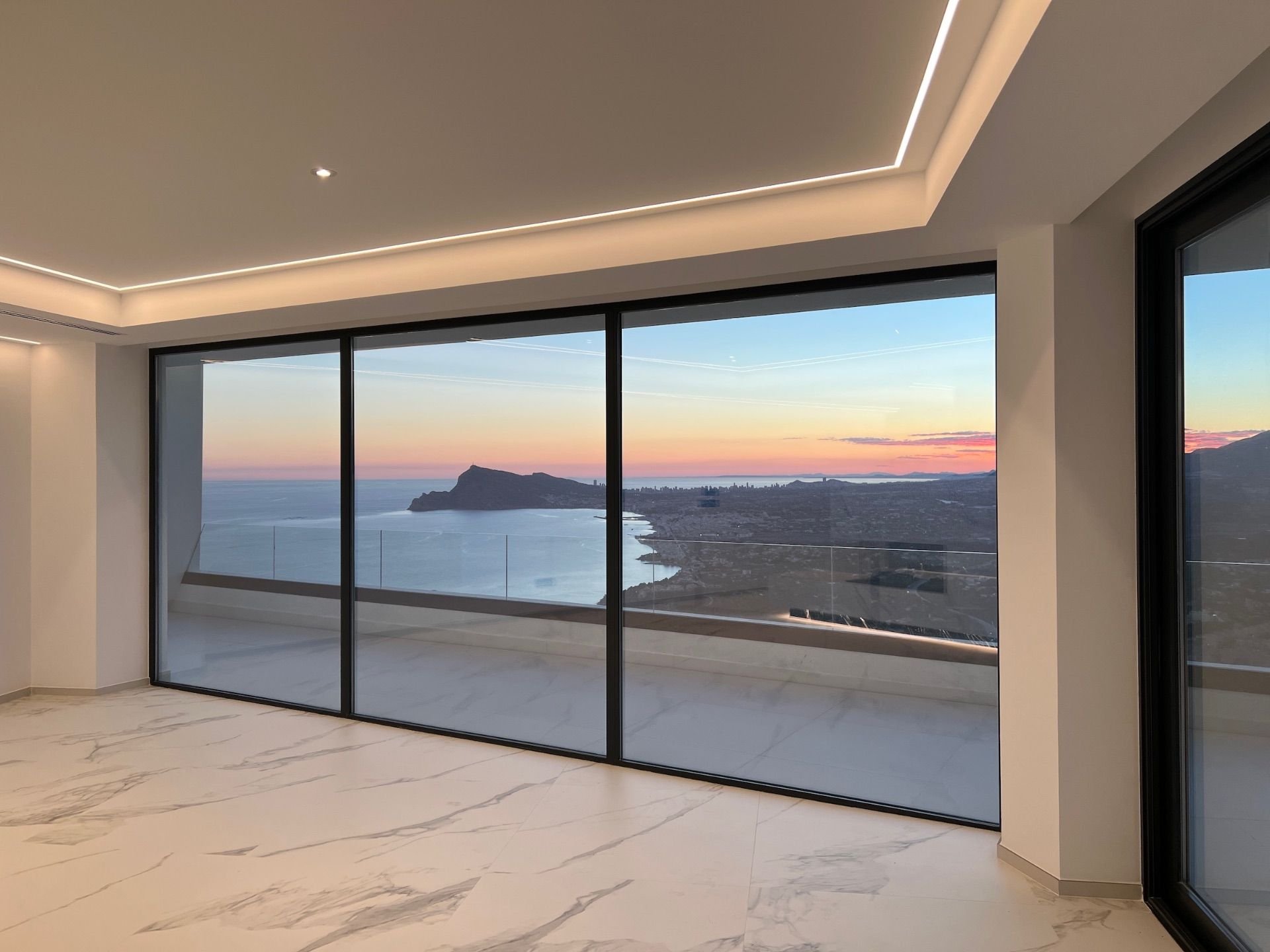 Villa i Altea, Alicante, Spanien 4 sovrum, 500 kvm. Nr. 97426