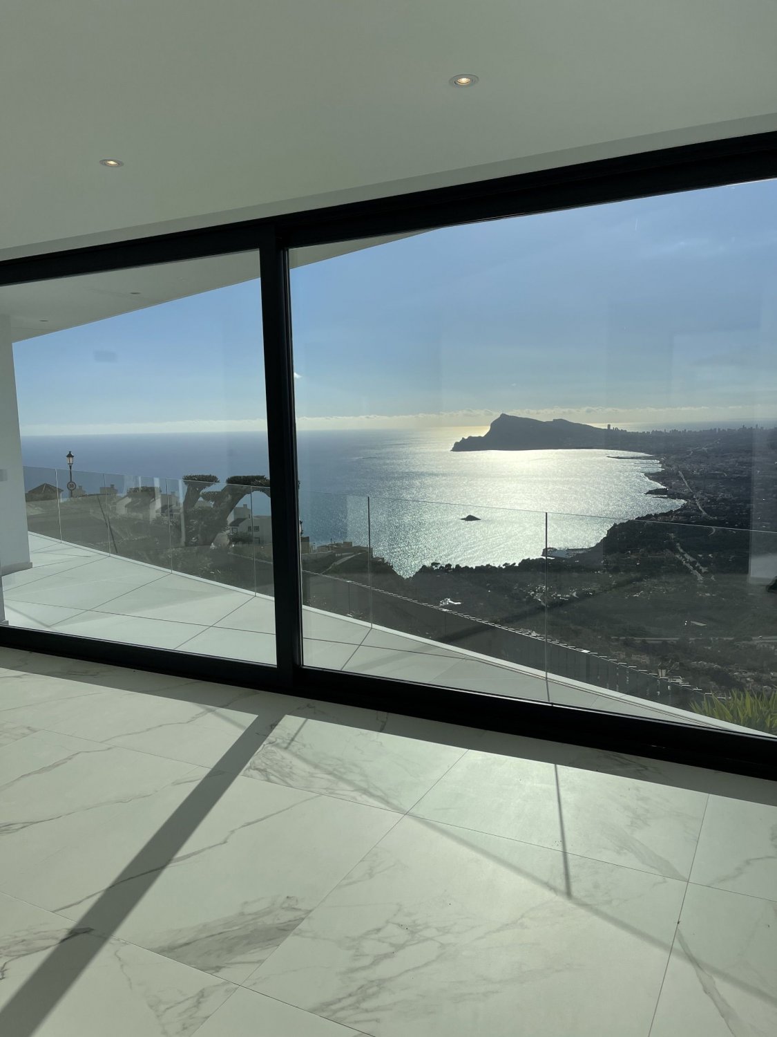 Villa i Altea, Alicante, Spanien 4 sovrum, 500 kvm. Nr. 97426