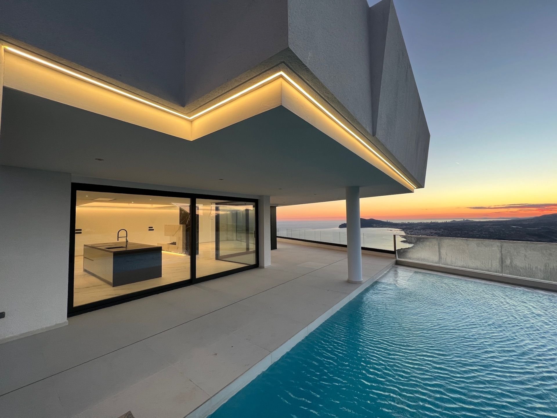 Villa i Altea, Alicante, Spanien 4 sovrum, 500 kvm. Nr. 97426