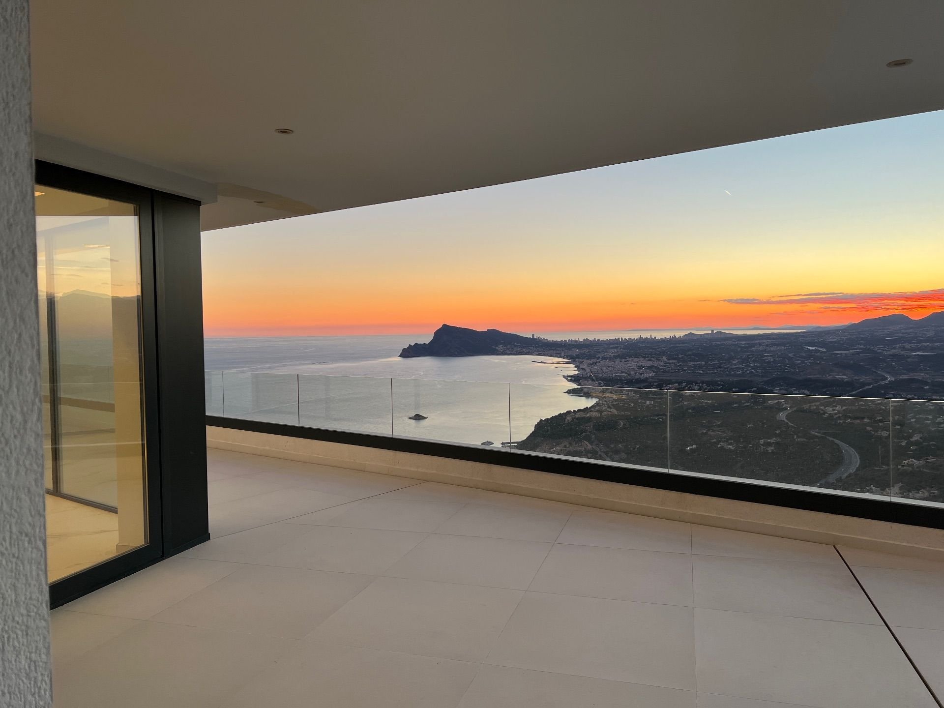 Villa i Altea, Alicante, Spanien 4 sovrum, 500 kvm. Nr. 97426