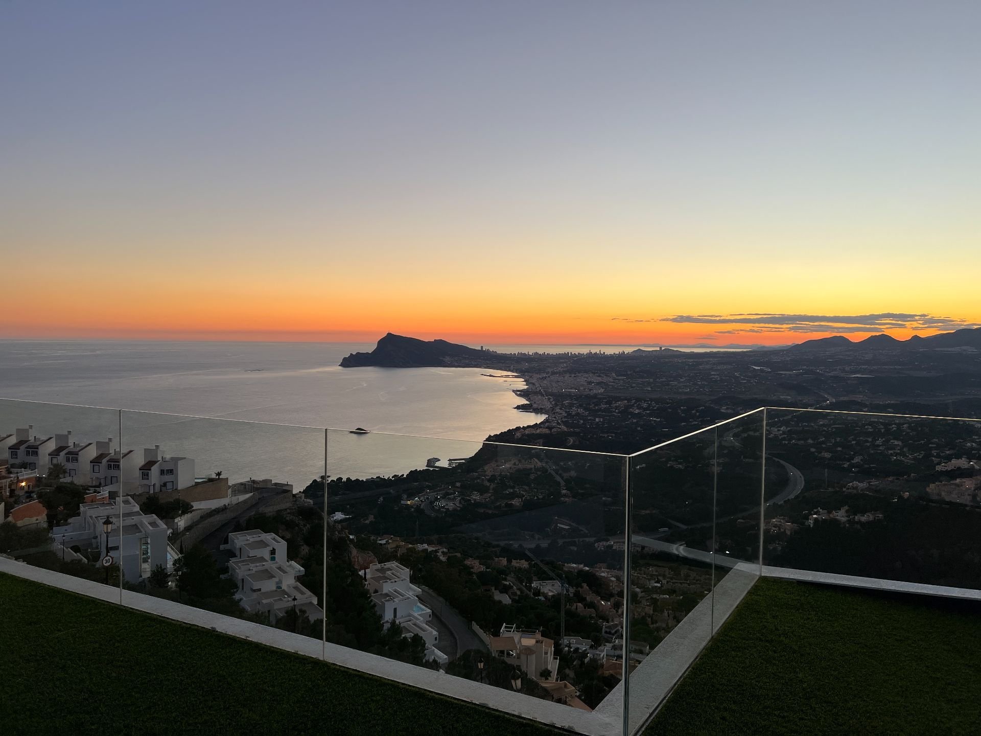 Villa i Altea, Alicante, Spanien 4 sovrum, 500 kvm. Nr. 97426