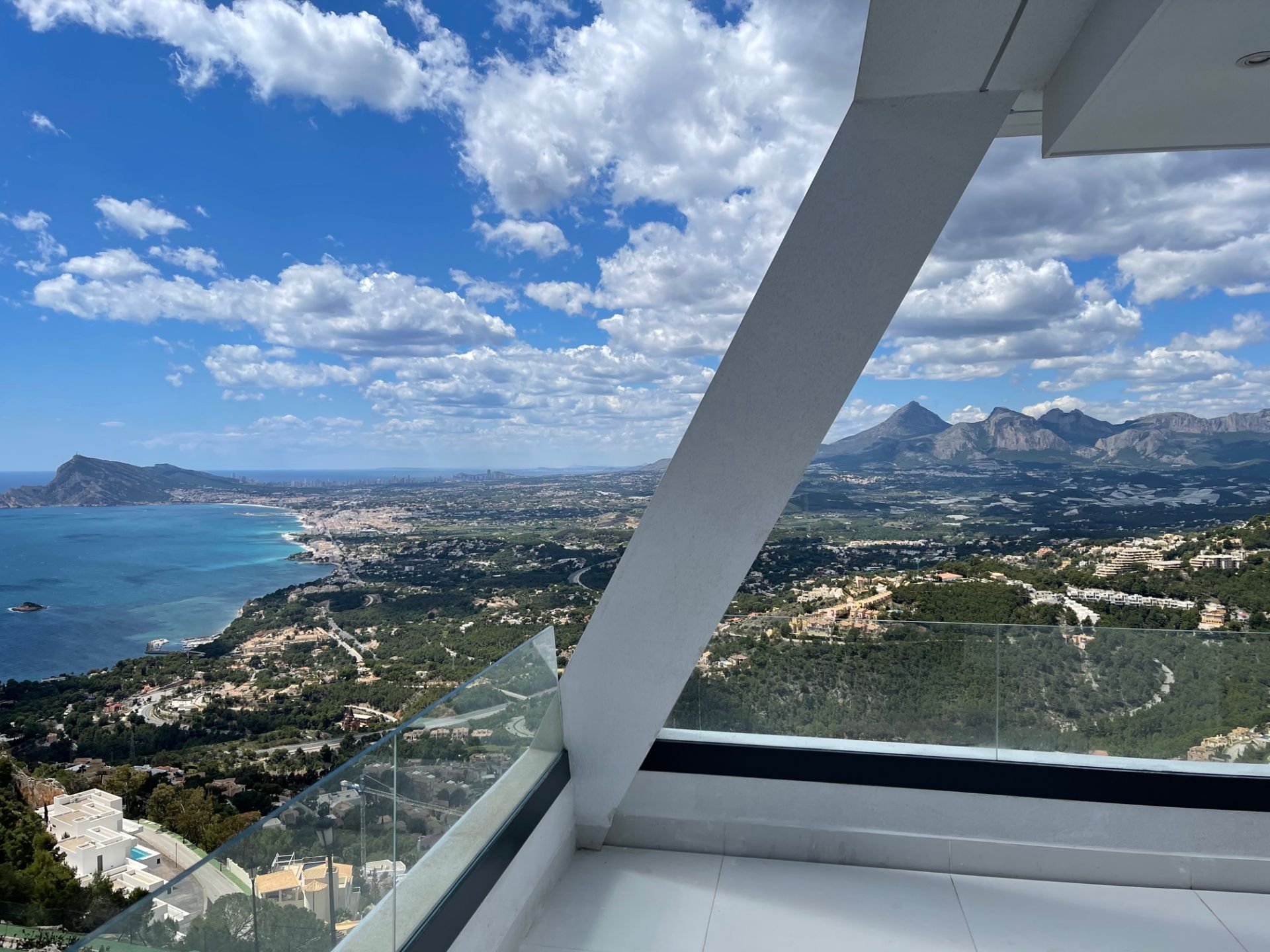 Villa i Altea, Alicante, Spanien 4 sovrum, 500 kvm. Nr. 97426