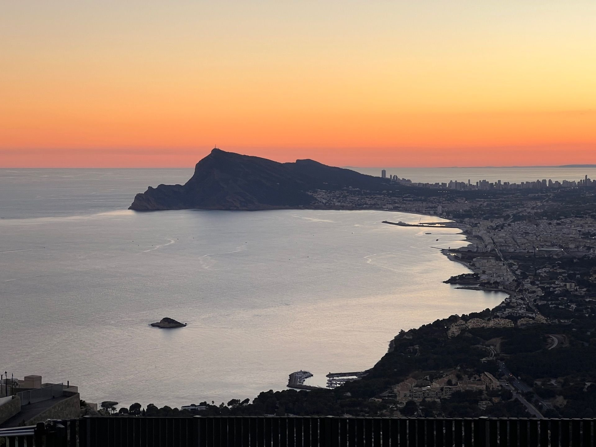 Villa i Altea, Alicante, Spanien 4 sovrum, 500 kvm. Nr. 97426