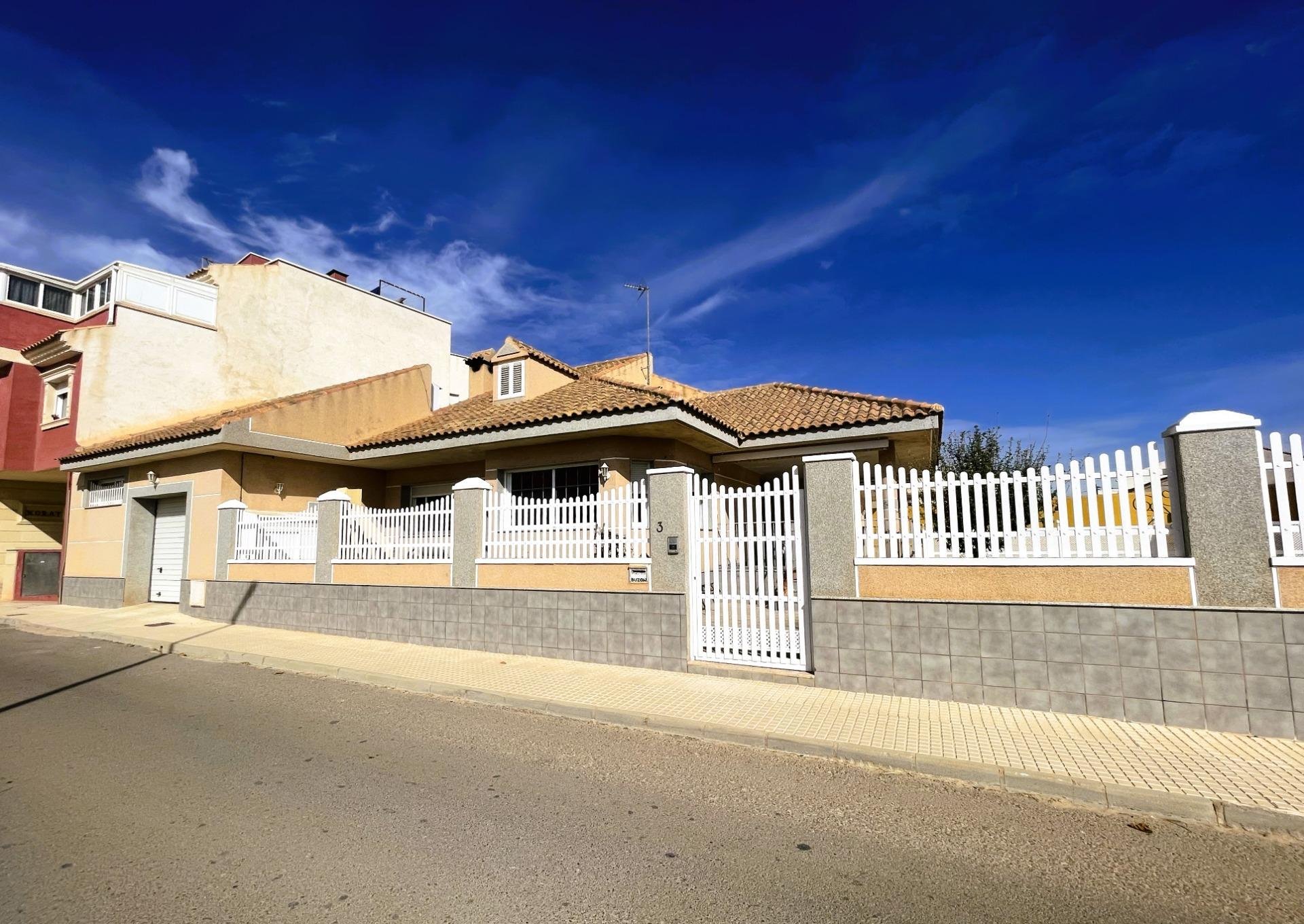 Villa a Pilar de la Horadada, Alicante, Spagna 5 camere da letto, 223 mq. N° 92115