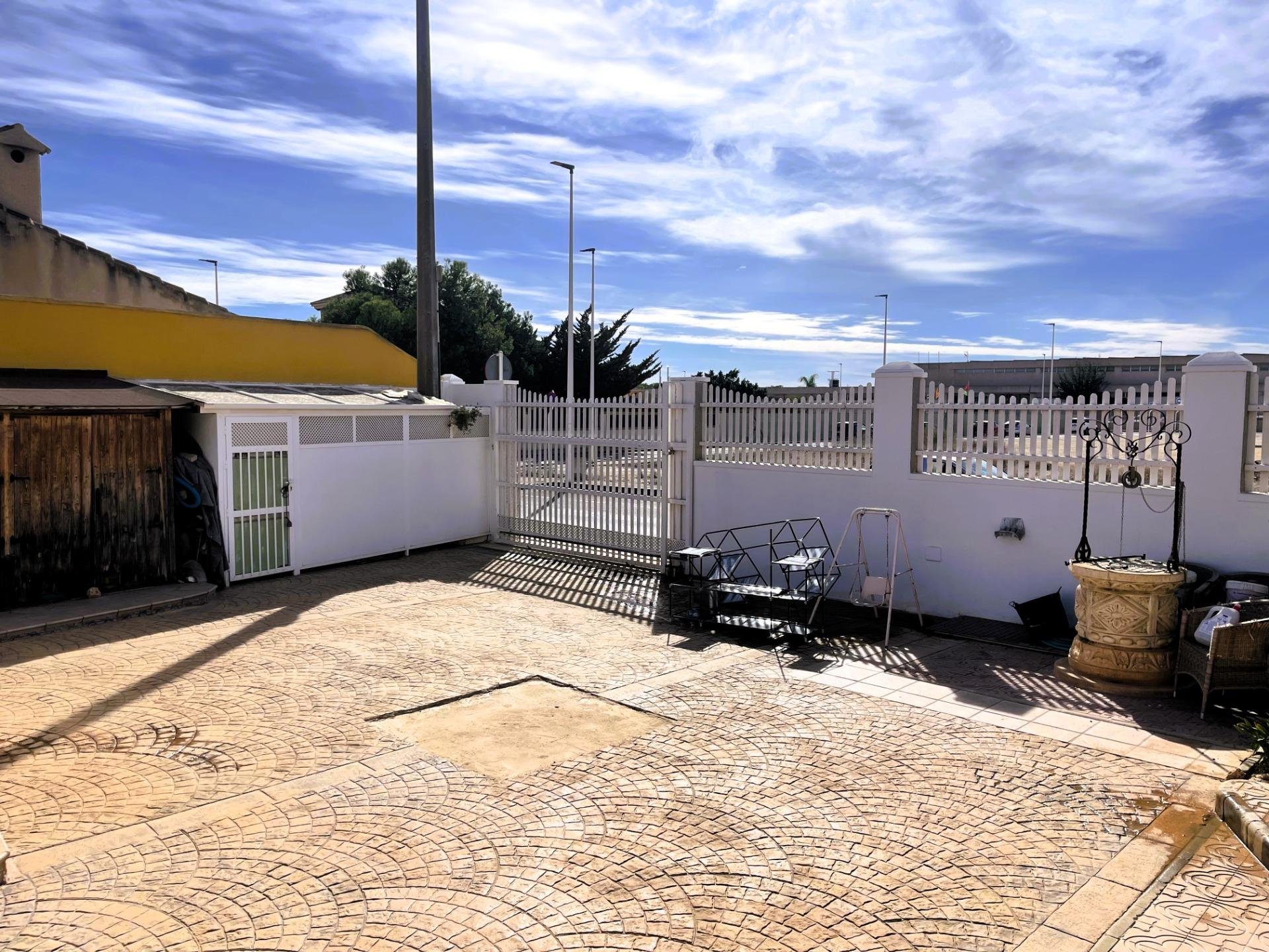 Villa a Pilar de la Horadada, Alicante, Spagna 5 camere da letto, 223 mq. N° 92115
