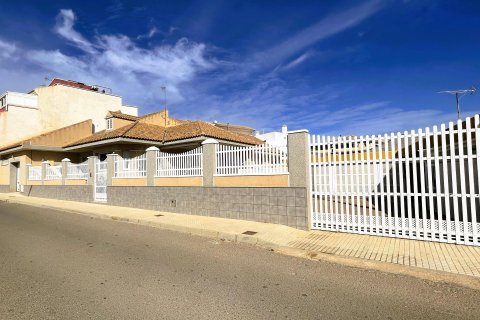 Villa in Pilar de la Horadada, Alicante, Spain 5 bedrooms, 223 sq.m. No. 92115