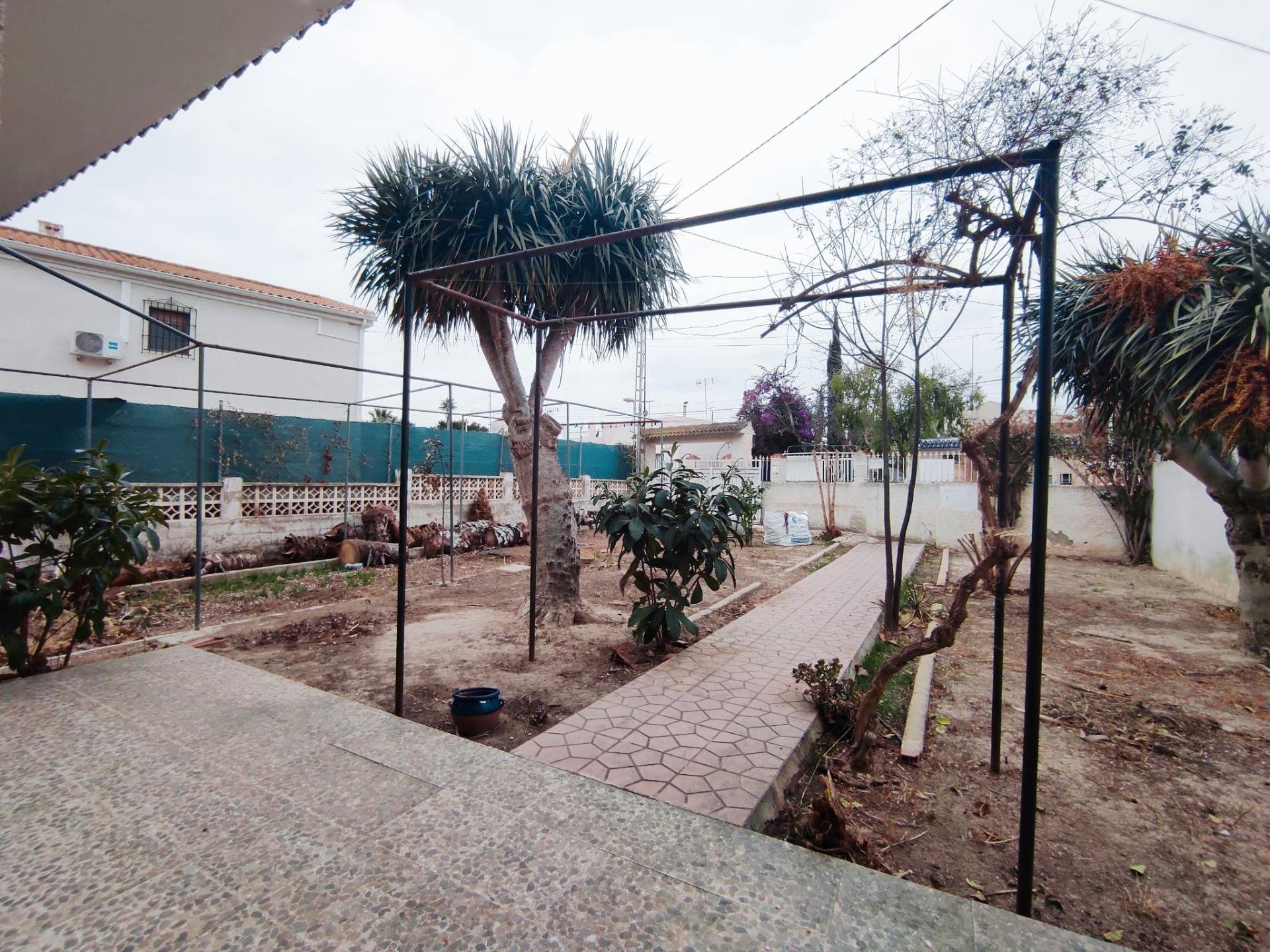Bungalow in Guardamar del Segura, Alicante, Spain 4 bedrooms, 101 sq.m. No. 92113