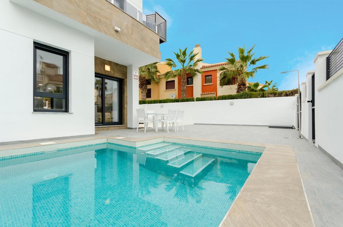 Villa in Torrevieja, Alicante, Spain 3 bedrooms, 105 sq.m. No. 98207