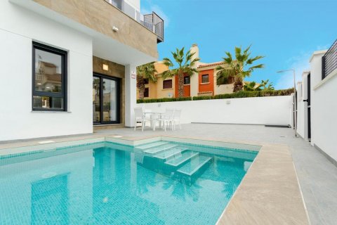 Villa en Torrevieja, Alicante, España 3 dormitorios, 105 m2 No. 98207