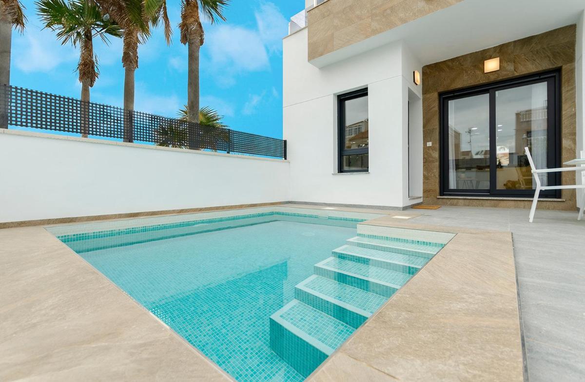 Villa in Torrevieja, Alicante, Spain 3 bedrooms, 105 sq.m. No. 98207