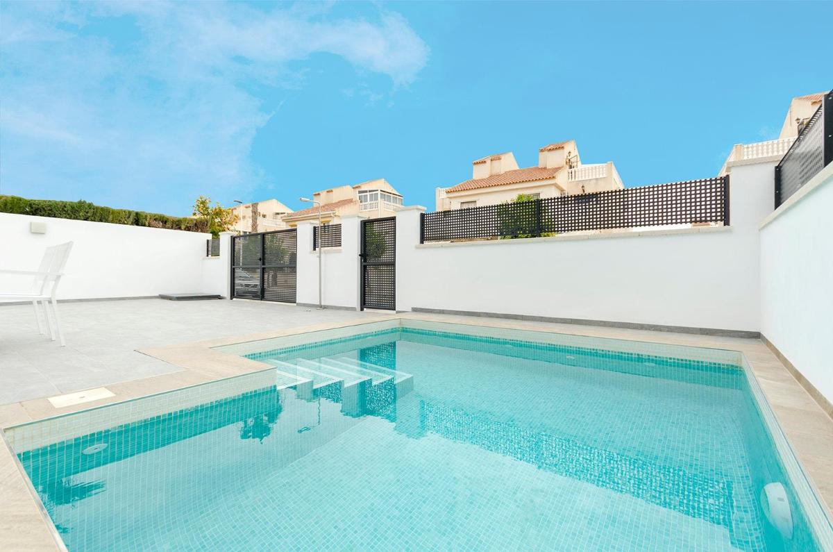 Villa in Torrevieja, Alicante, Spain 3 bedrooms, 105 sq.m. No. 98207