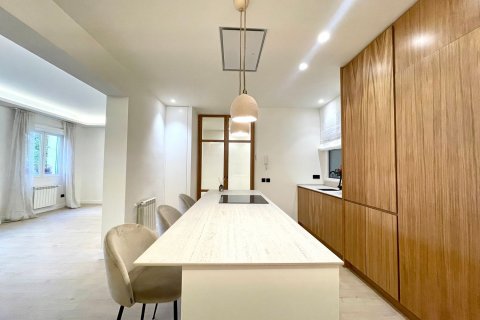 Apartment à Madrid, Espagne 3 chambres, 146 m2 No. 89291