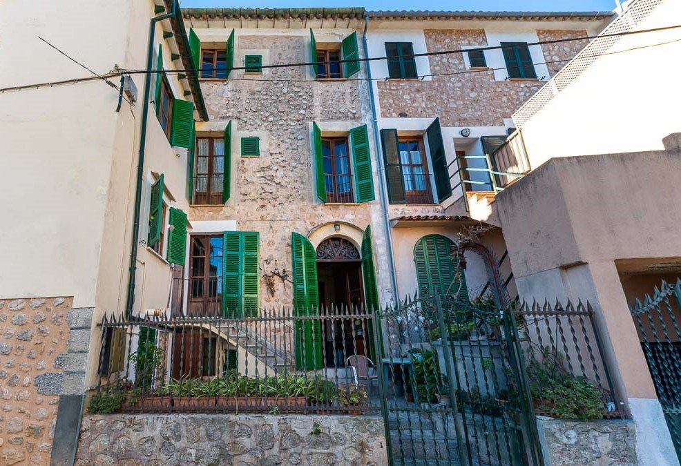 Kaupunkipientalo Soller, Mallorca, Espanja 6 makuuhuonetta, 331 m2 No. 92990